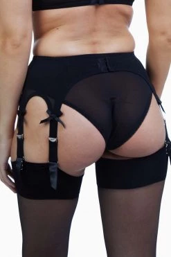 Bettie Page Lingerie Suspenders Lilac Classic 6 Strap Suspender Belt