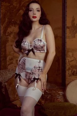 Bettie Page Lingerie New In Bras Showgirl Pink Overwire Bra