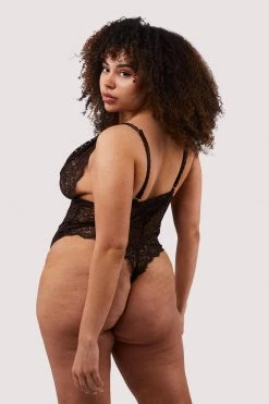 Wolf & Whistle New In Ariana Coffee Lace Body