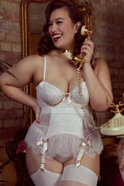 Bettie Page Lingerie Tempest Peach Lace Basque With Bows
