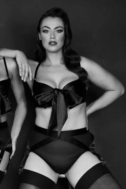 Kiss Me Deadly Yva Black Bow Front Bra