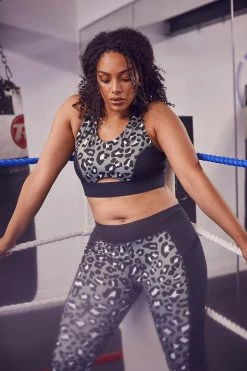 Wolf & Whistle Cross Back Bra Leopard Curve Activewear